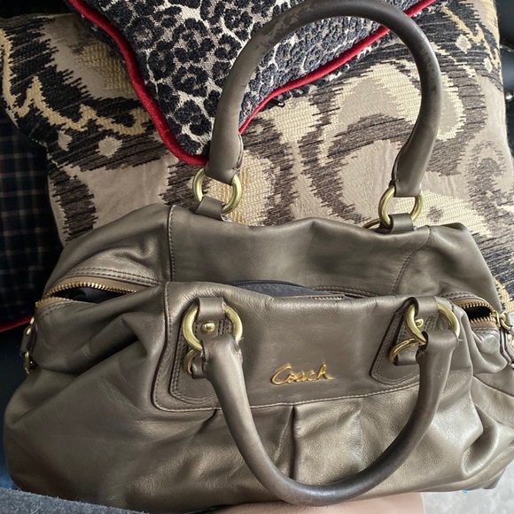 Coach Ashley satchel convert with strap but does not come with it - Picture 7 of 8